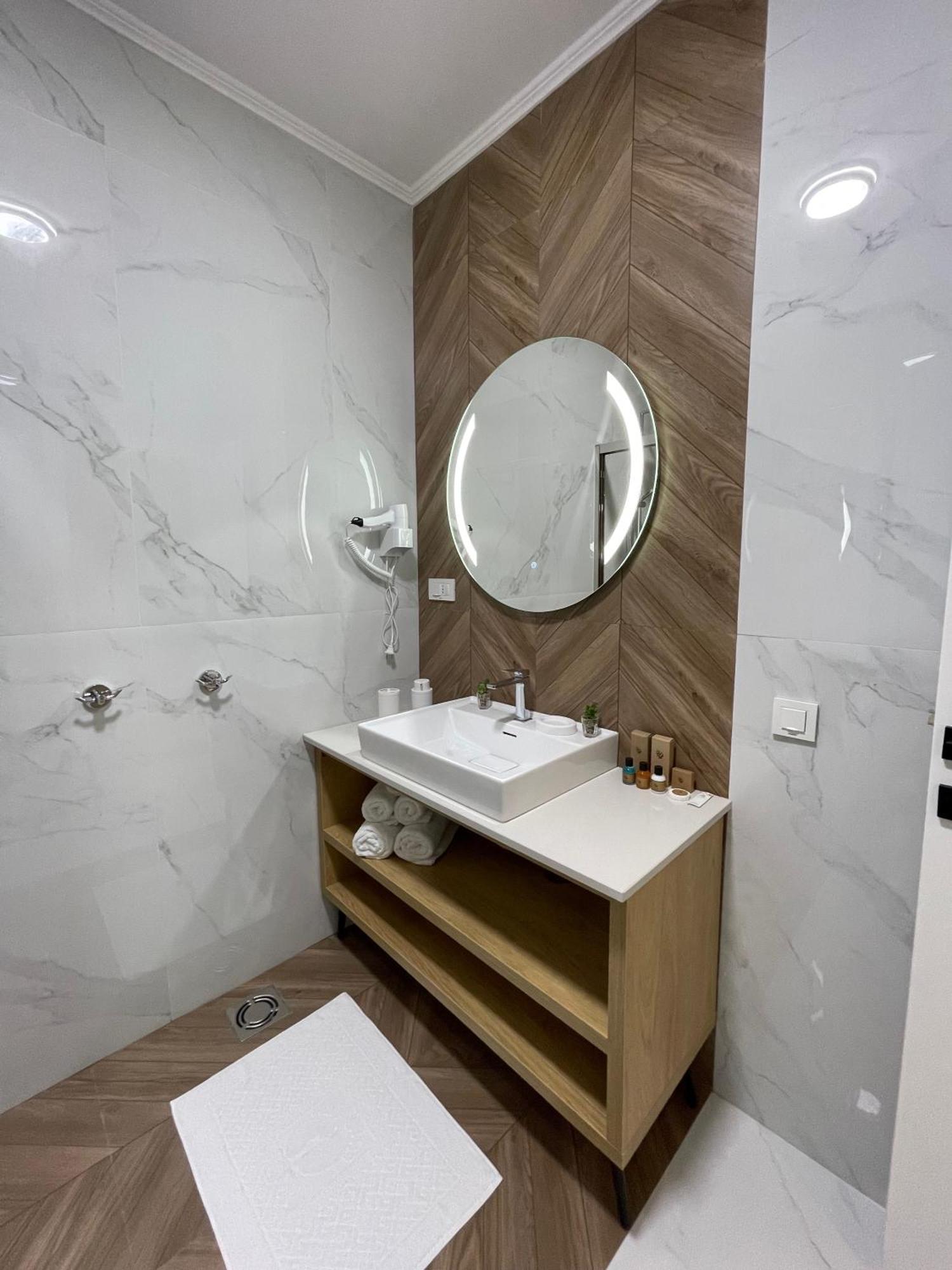 Hotel Maraj Улцинь Экстерьер фото