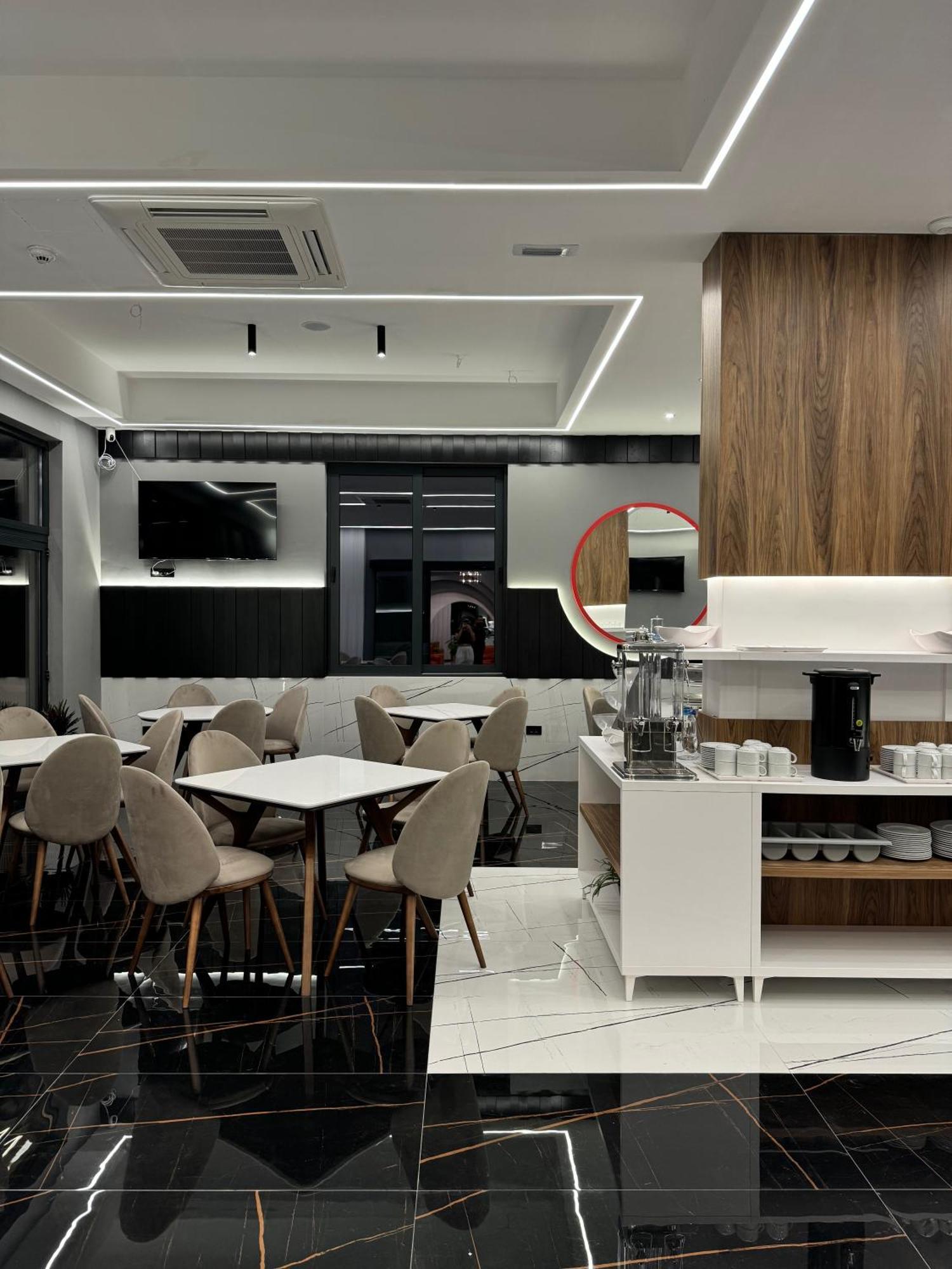 Hotel Maraj Улцинь Экстерьер фото
